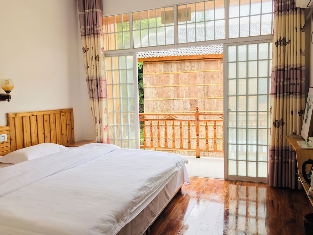 Signature Double Room, Hill View photo 3