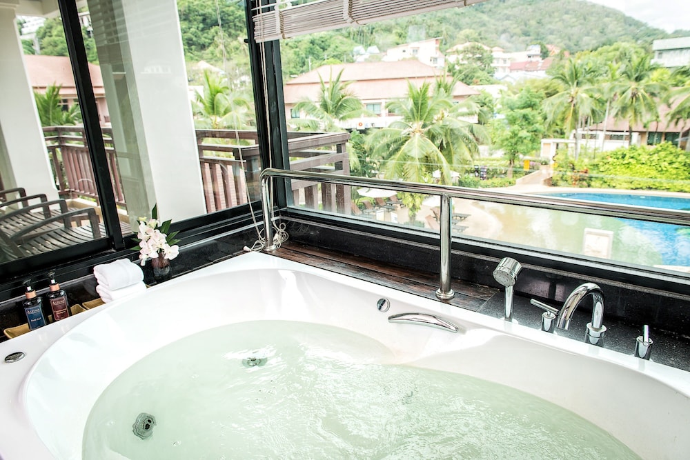 Grand Suite (Jacuzzi Suite) photo 3