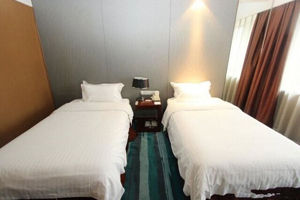 Twin Room (Super Sassy) photo 2