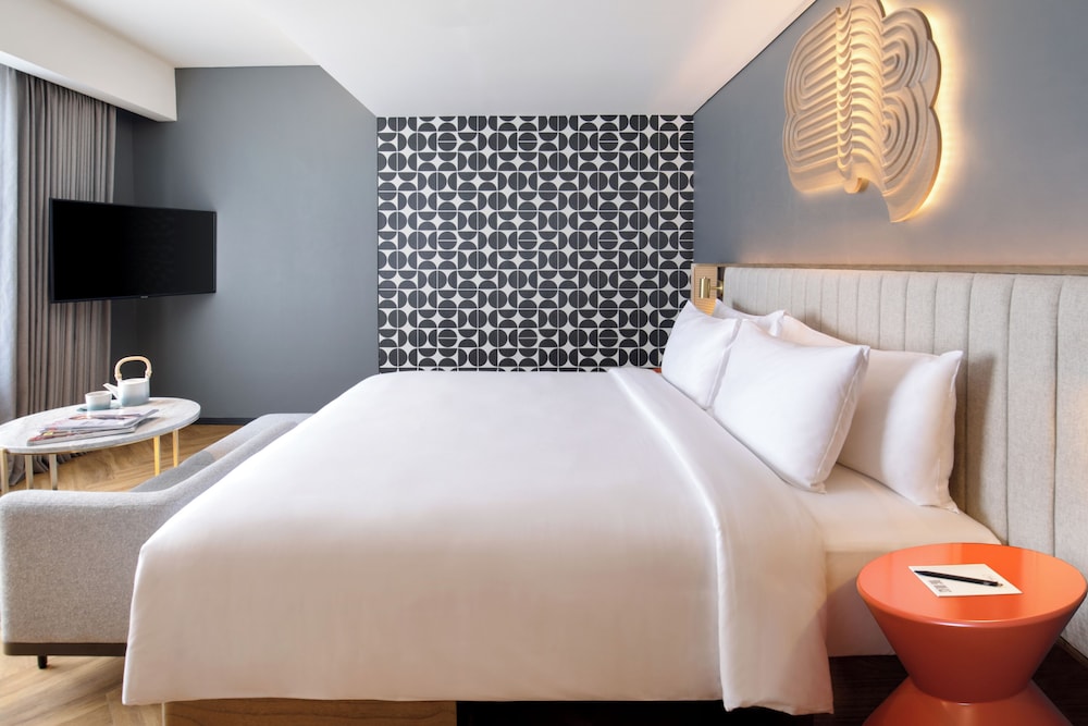 Comfort Suite, 1 King Bed, Ocean View (TRIBE XL)