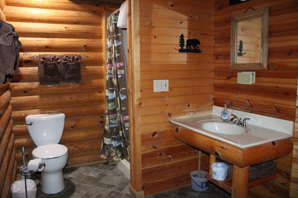Whirlpool Log Cabins (6 person) photo 3