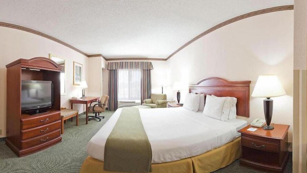 Standard Room, 1 King Bed - Photo 5