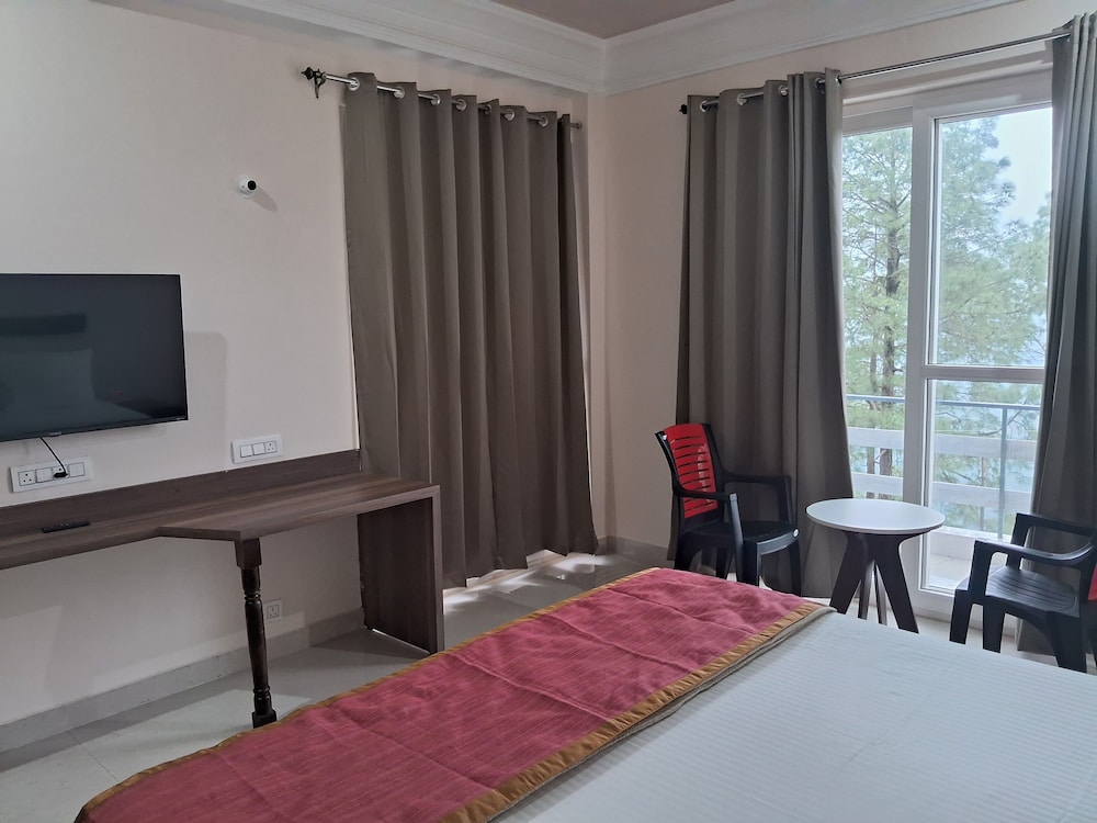 Deluxe Room, Balcony, Hill View photo 1