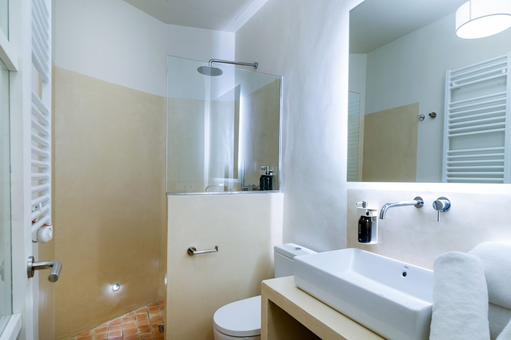 Standard Double Room - Photo 7
