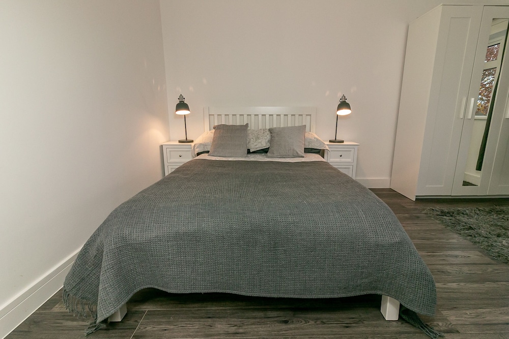 Luxury Double Room, Shared Bathroom (Chestnut) photo 1