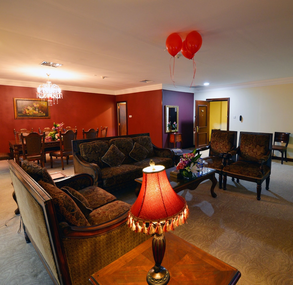 Ambassador Suite - Photo 6