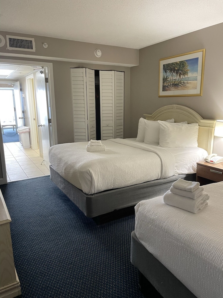 Superior Condo, Ensuite, Ocean View (Cam 2 Queen 1BR Suite) photo 3