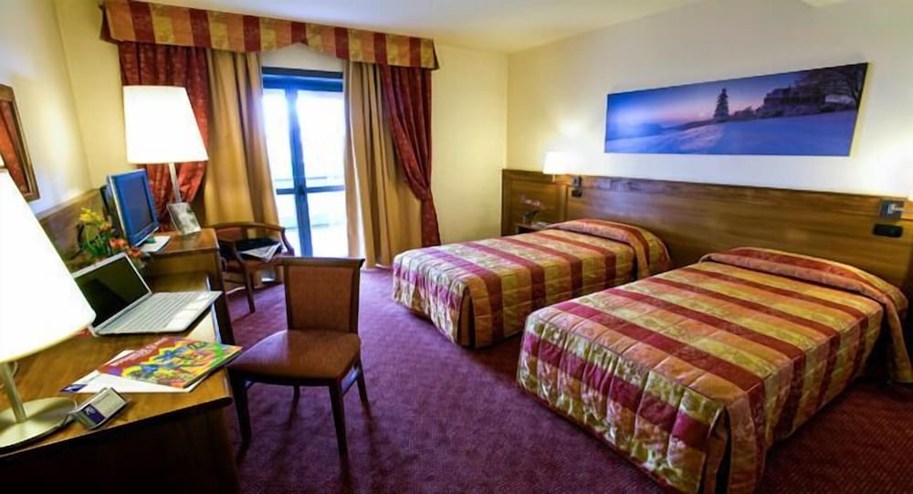 Superior Double Room, 2 Twin Beds photo 3