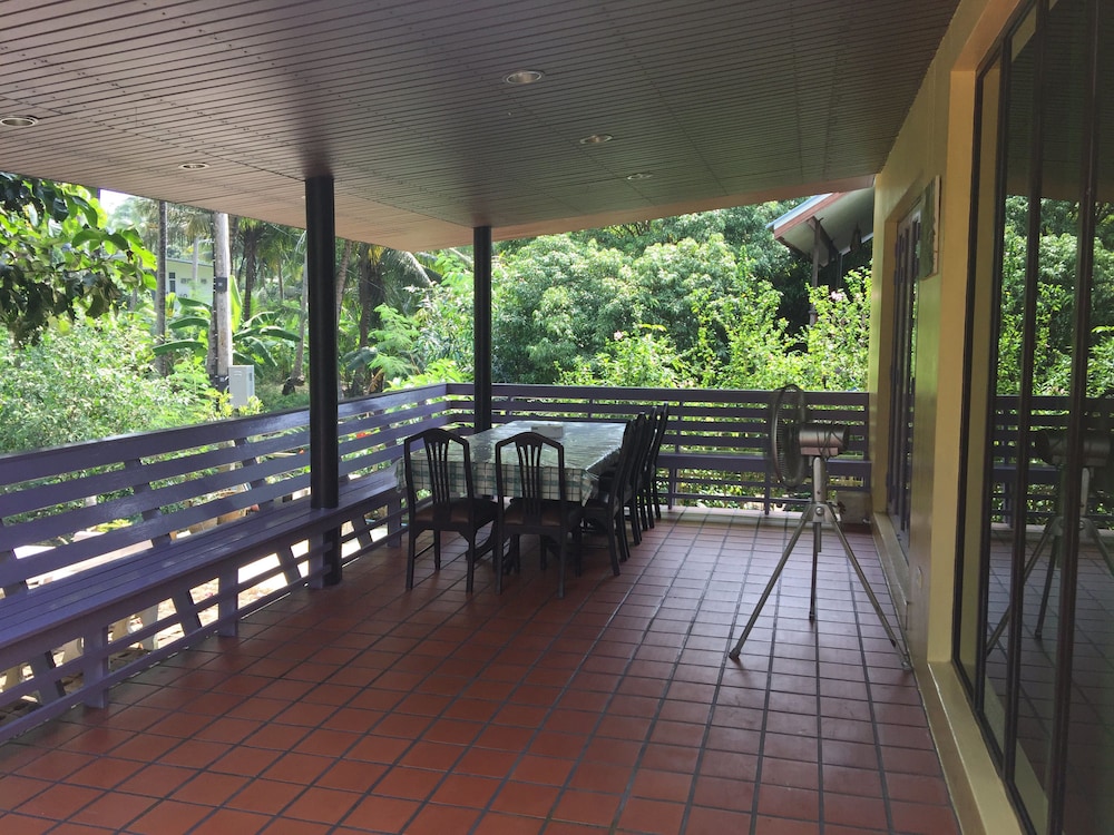 Family Room with Pool Side photo 2