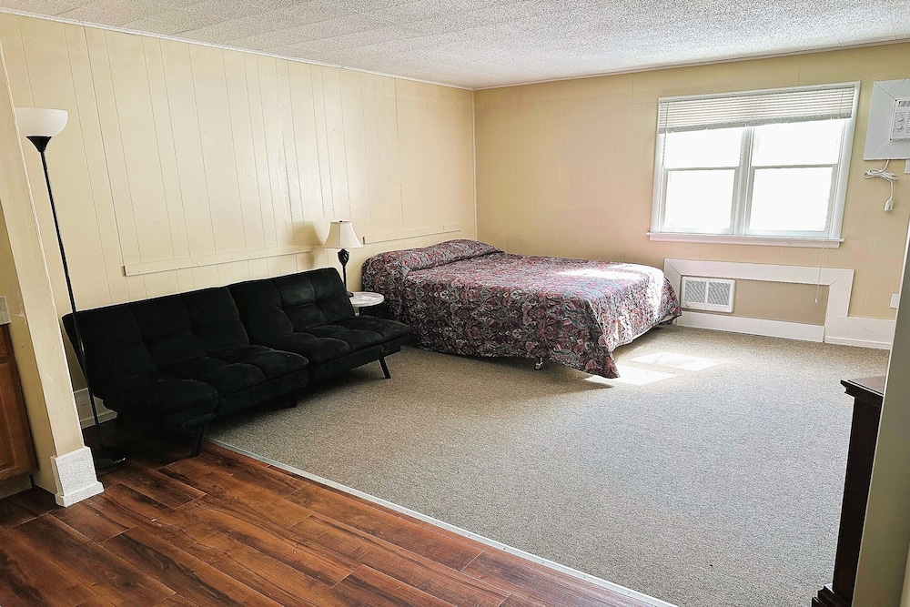 Premium Room, 1 King Bed, Kitchenette photo 1