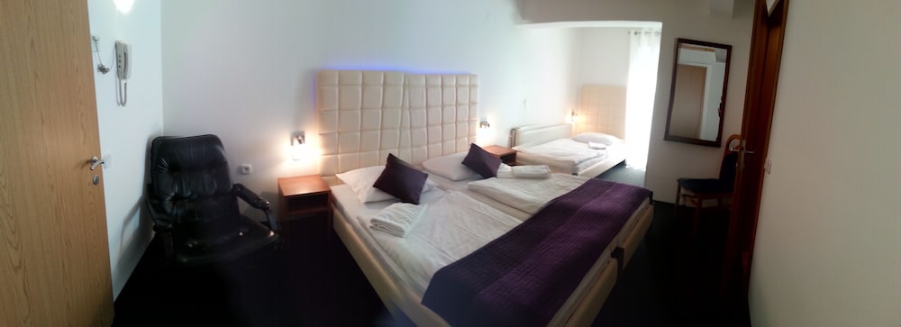 Standard Triple Room, 1 Bedroom, Balcony photo 1