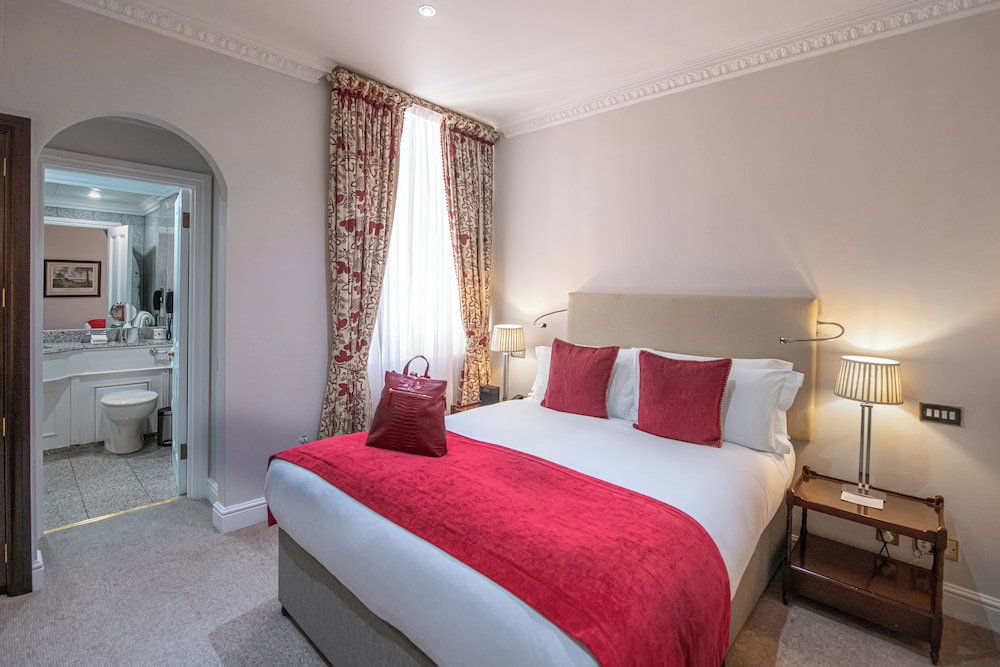 Dukes Room photo 3