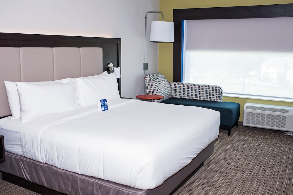 Standard Room, 1 King Bed, Accessible (Communications) photo 3