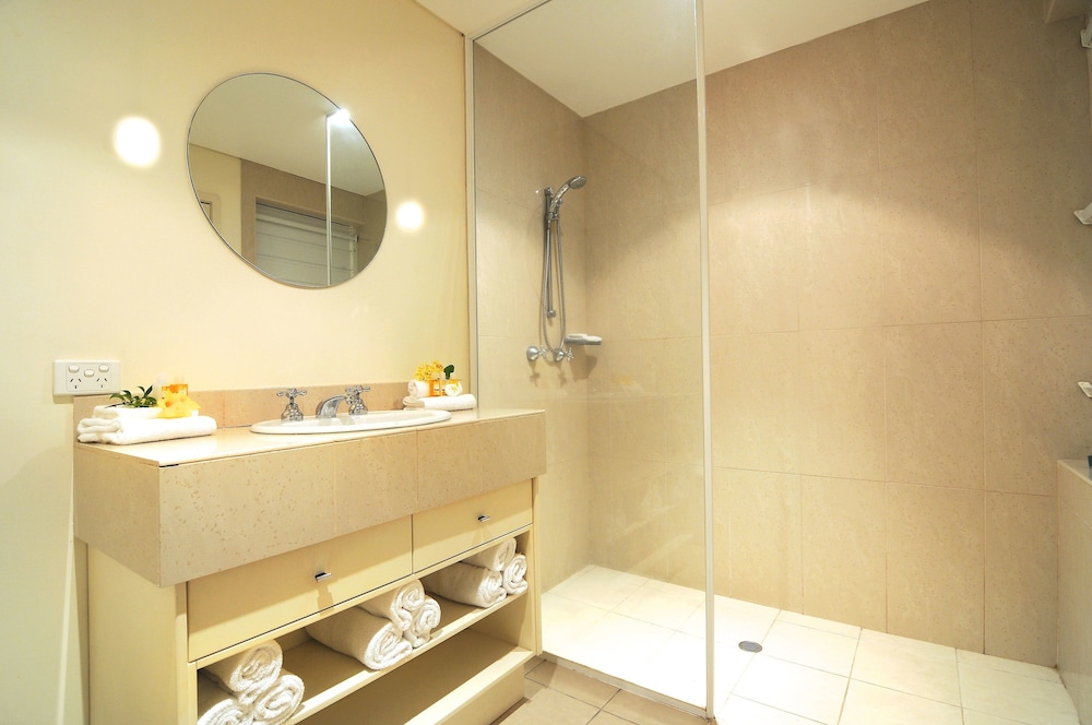 2 Bedroom Apartment Pool View - Photo 9