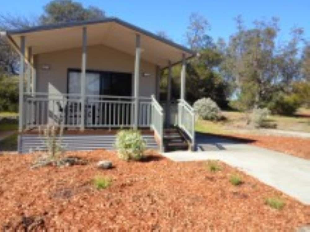 Deluxe Cabin - Sleeps 4 photo 3