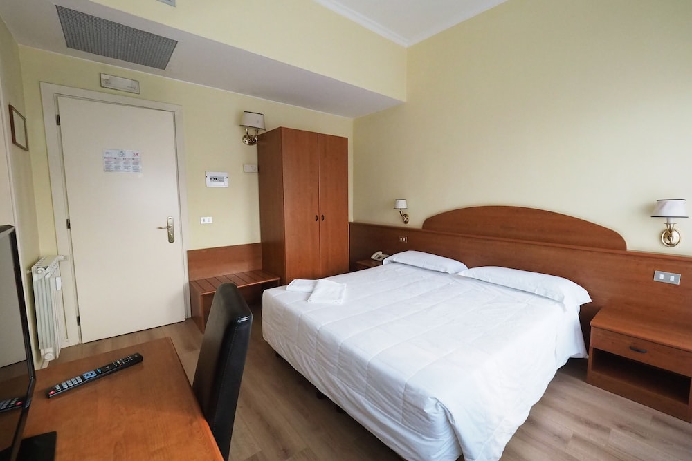 Double Room - Photo 10