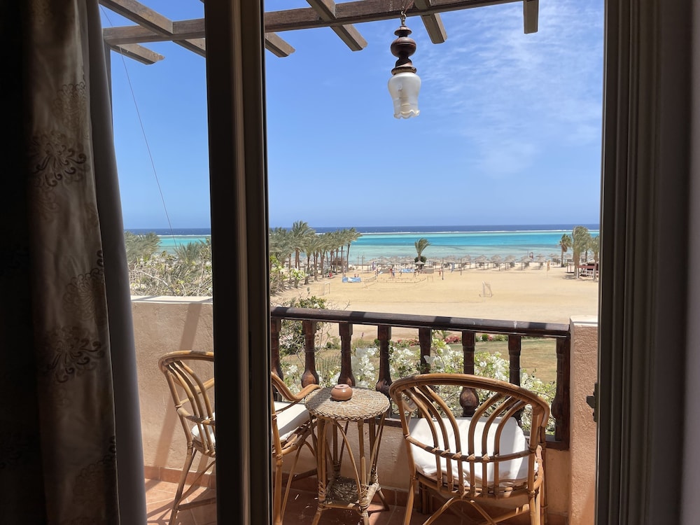 Standard Double Room, 1 Bedroom, Sea View - Photo 4