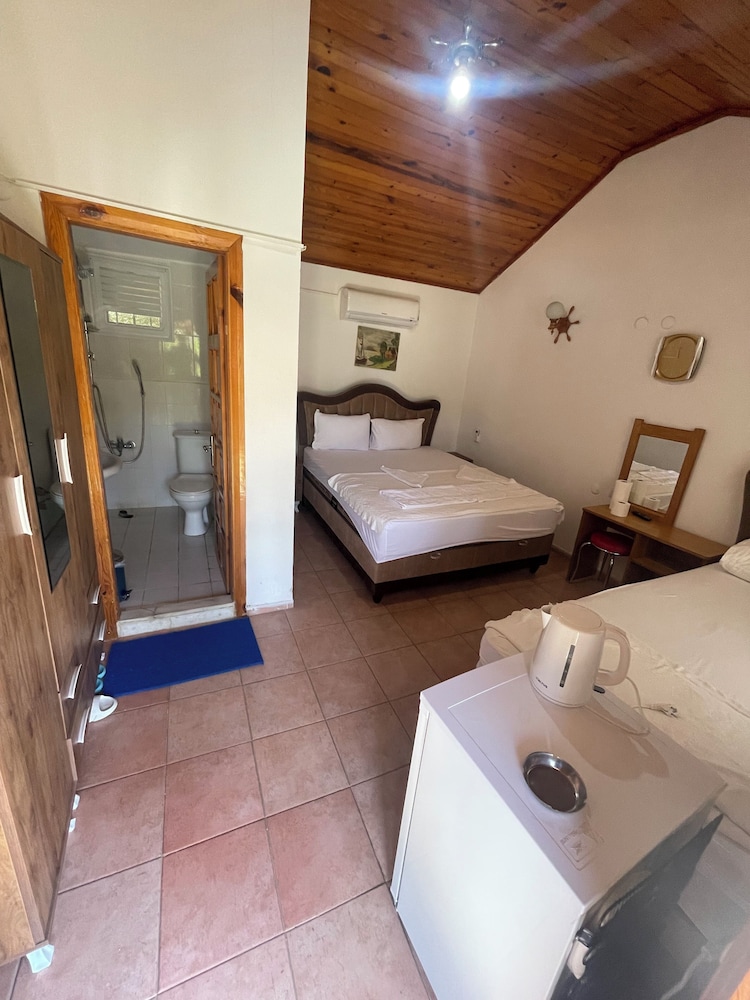 Standard Triple Room photo 2