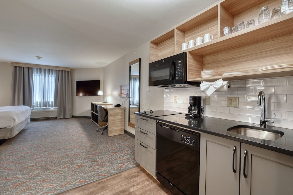 Suite, 1 King Bed, Accessible (Comm, Mobil Tub) - Photo 6