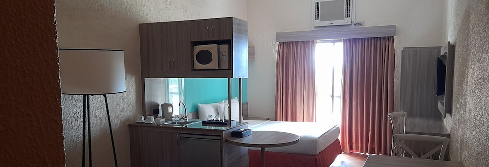 Suite, 1 Queen Bed, Non Smoking - Photo 5