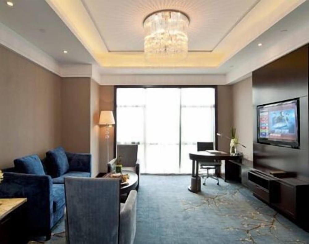 Deluxe Suite, 1 King Bed photo 1