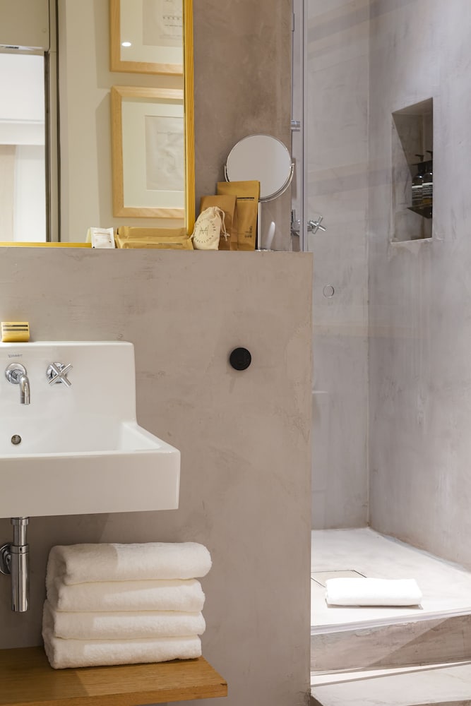 Standard Room (Interior)