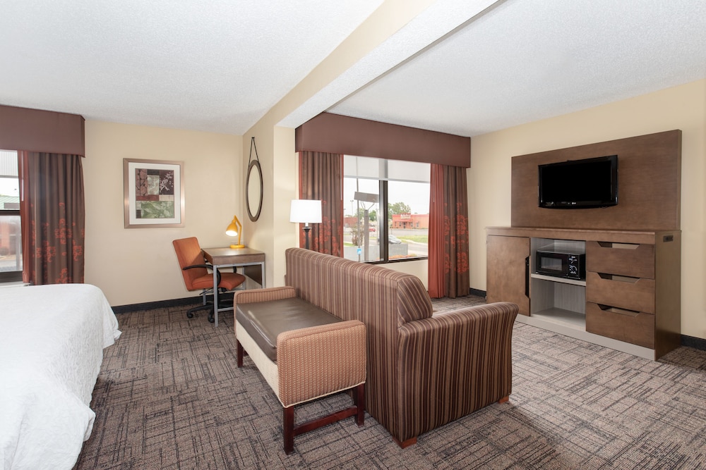 Suite, 1 King Bed, Non Smoking - Photo 4