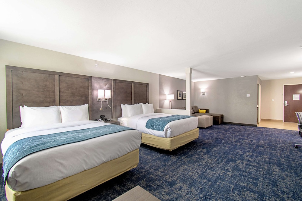 Suite, Multiple Beds, Non Smoking (Upgrade) photo 2