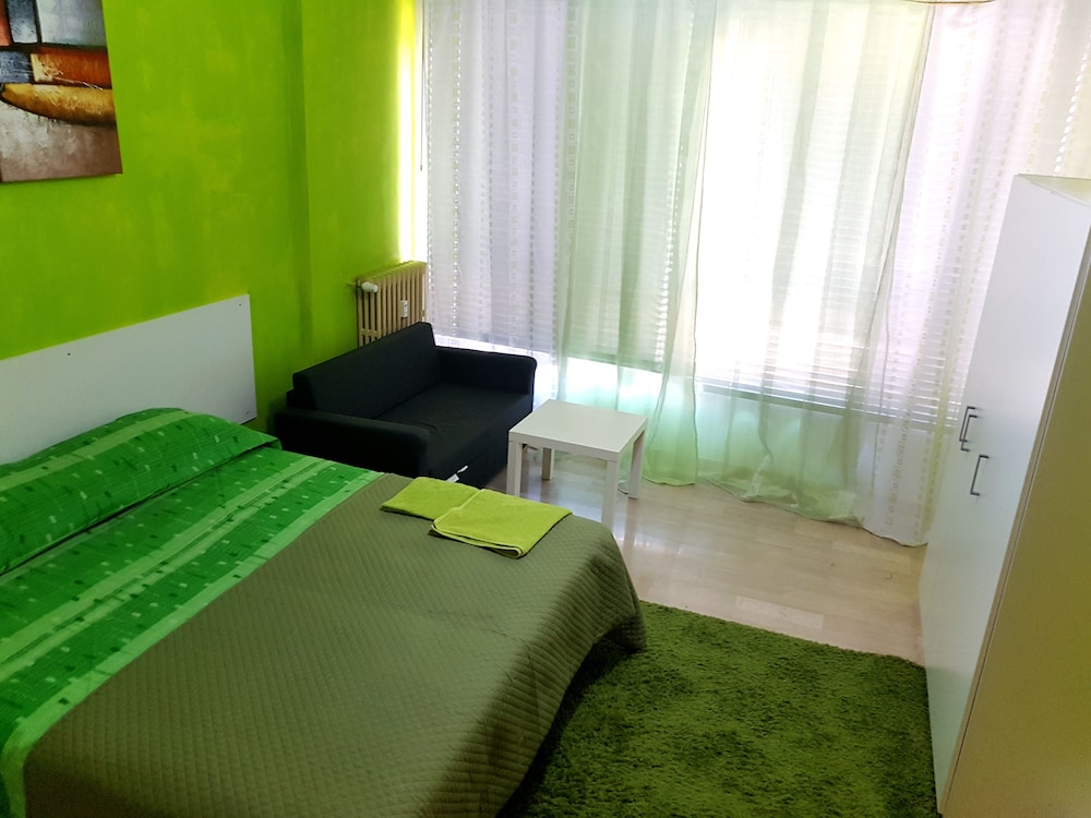Deluxe Double or Twin Room, 1 Bedroom, Shared Bathroom photo 1