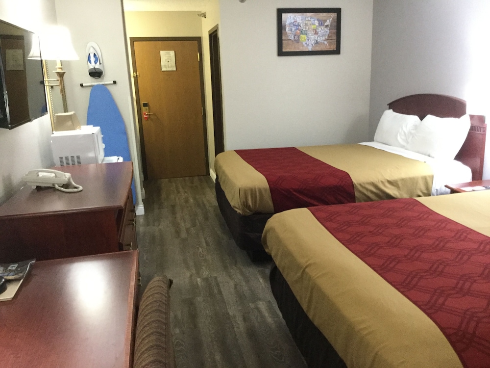 Standard Room, 2 Queen Beds, Non Smoking - Photo 33