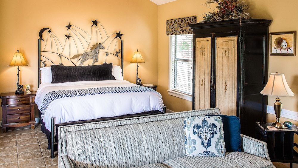Luxury Cottage, 1 King Bed (San Rafael Cottage)