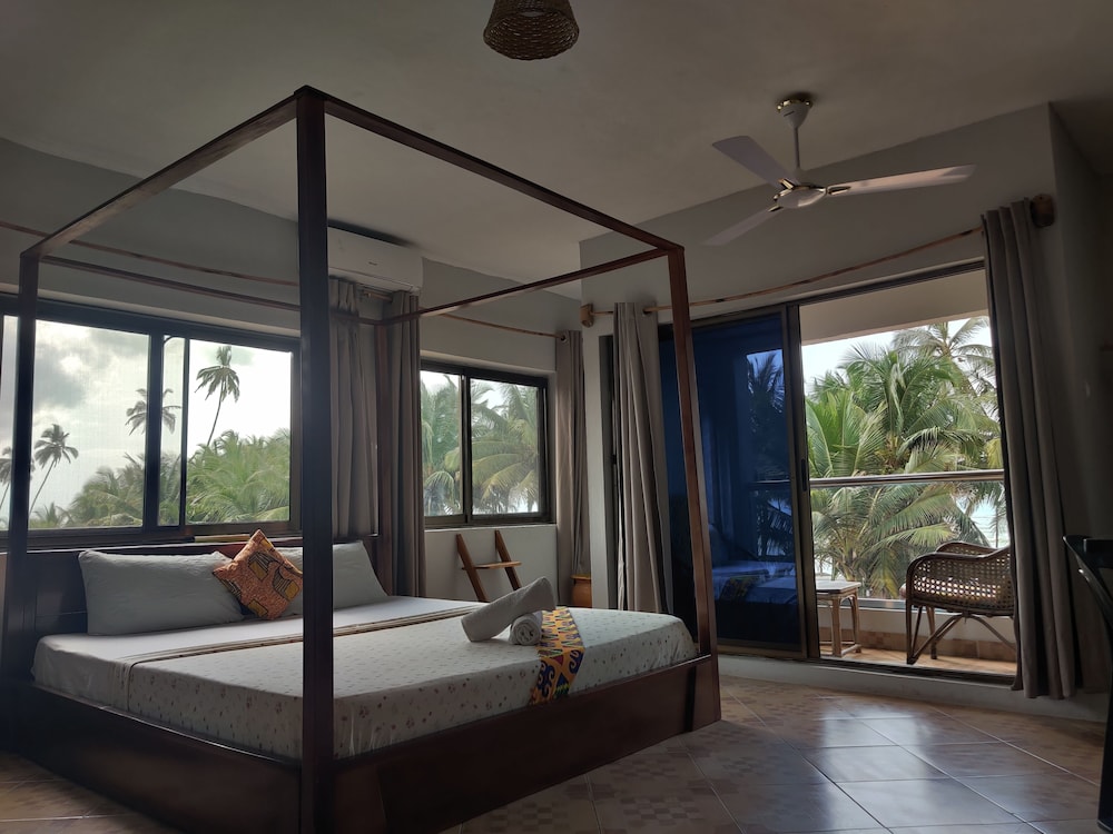 Suite, 1 King Bed, Sea View photo 3
