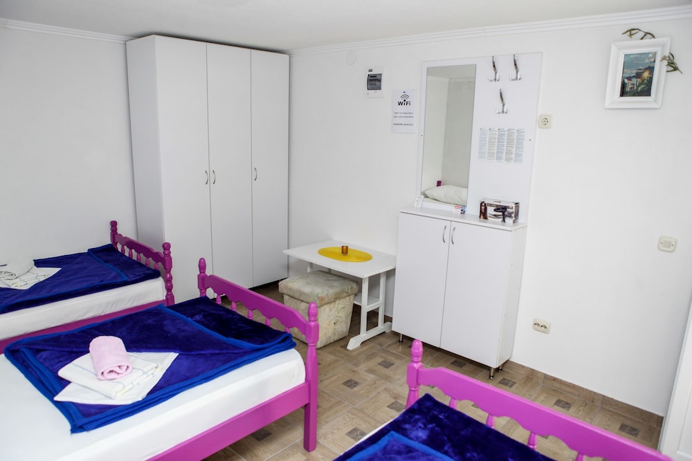 Basic Studio Suite, 2 Twin Beds, Non Smoking, Garden View