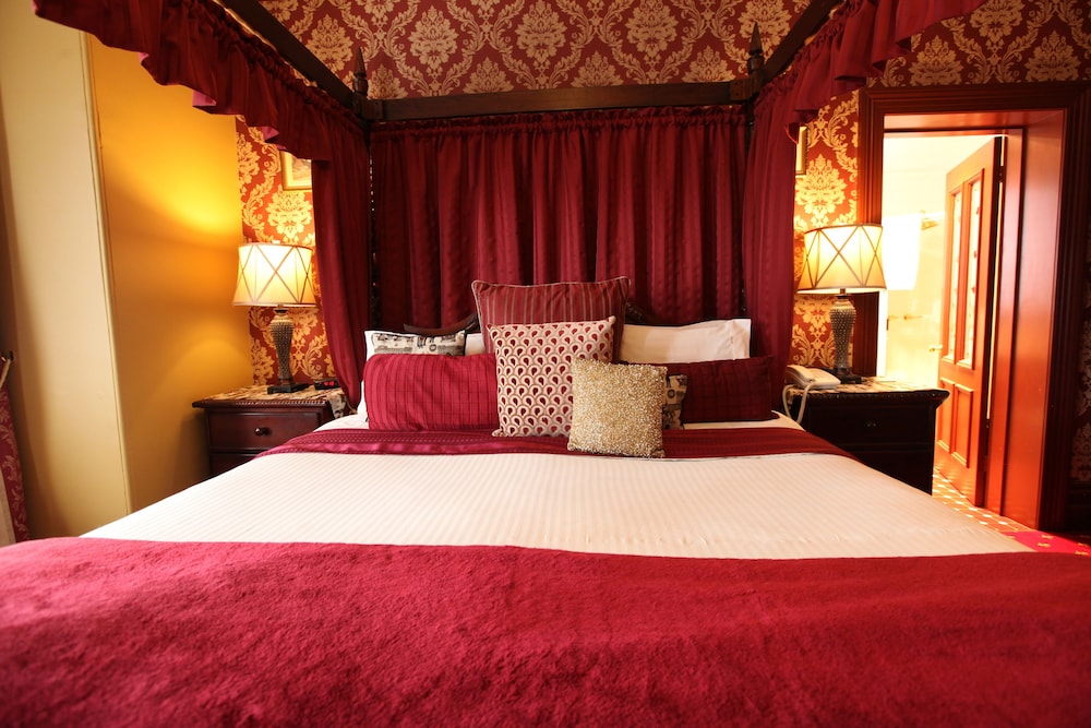 Premium King Suite 2 photo 2