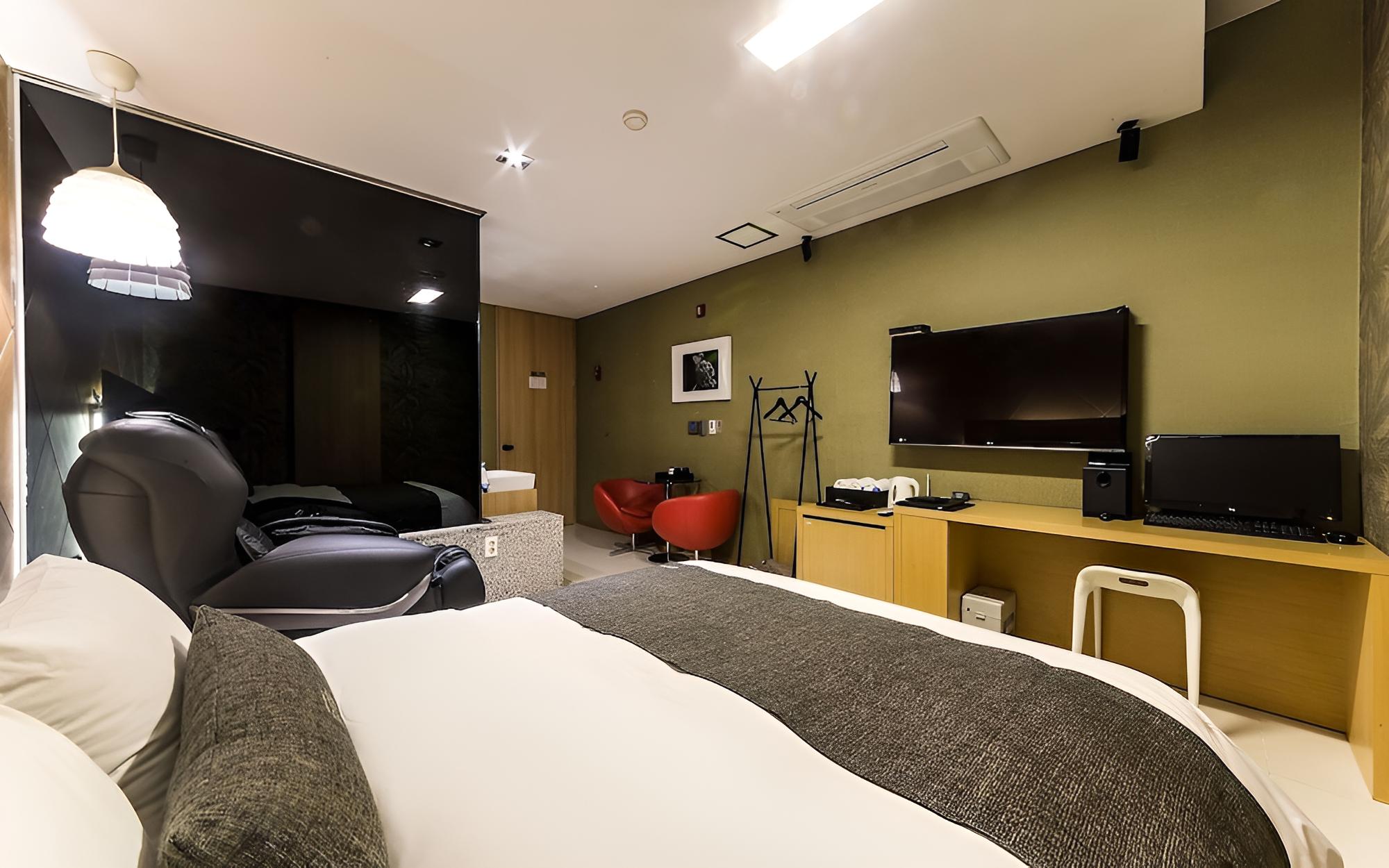 Room (Standard-C (massage chair available N) - Photo 3