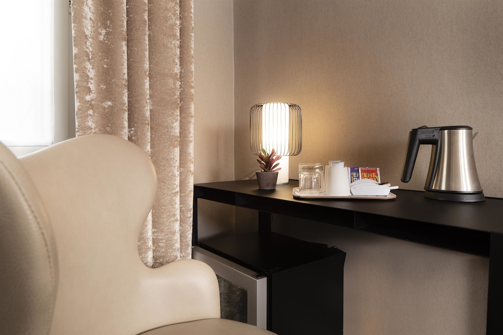 Superior Double or Twin Room thumbnail 5