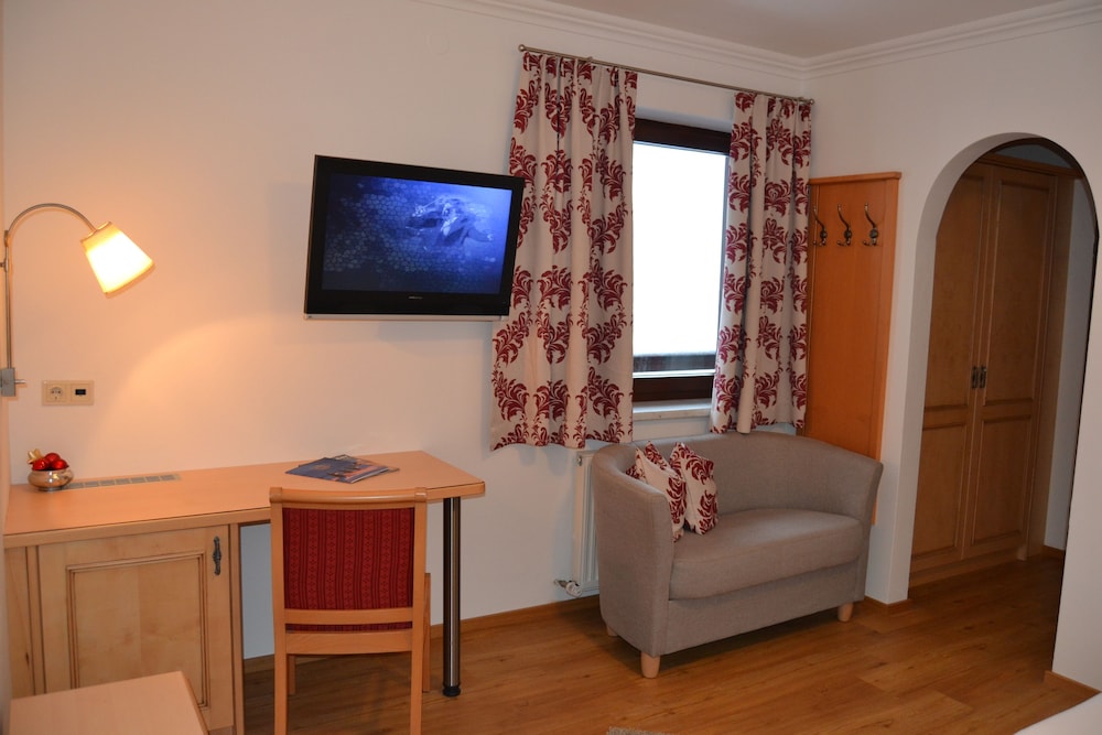 Standard Double Room - Photo 9