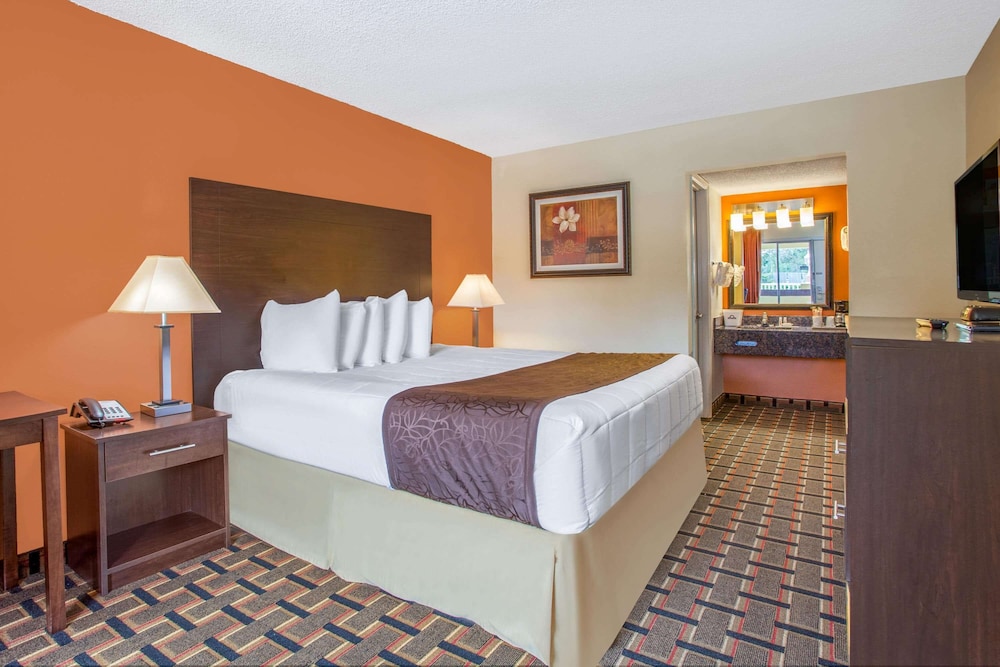 Standard Room, 1 King Bed