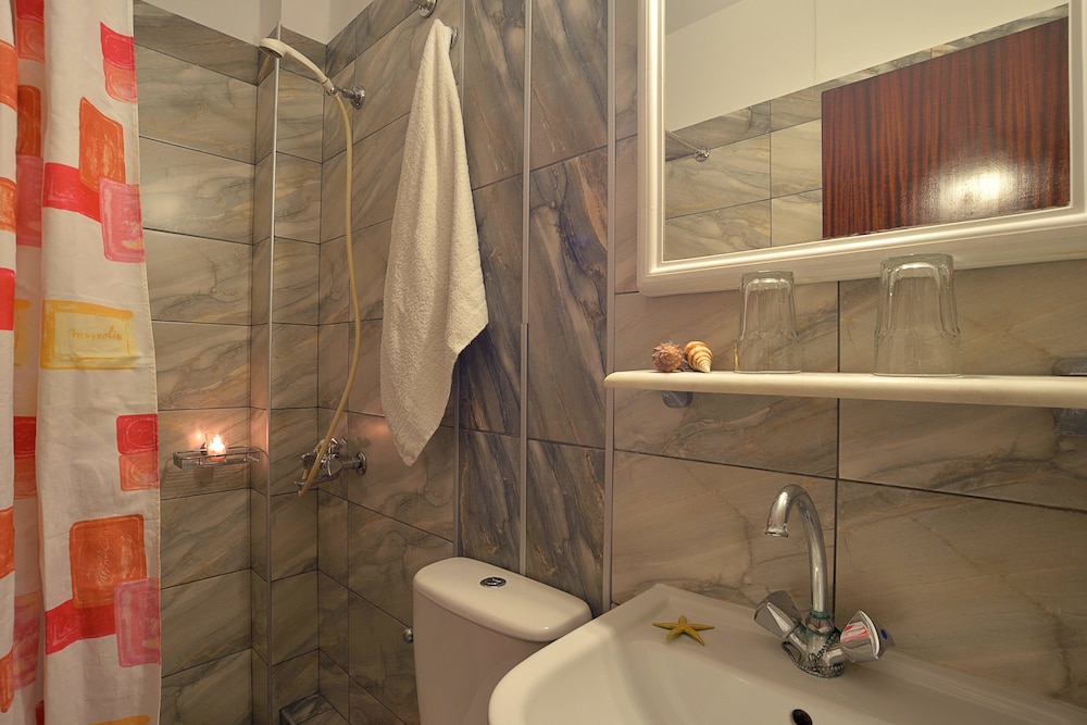 Standard Double or Twin Room - Photo 4