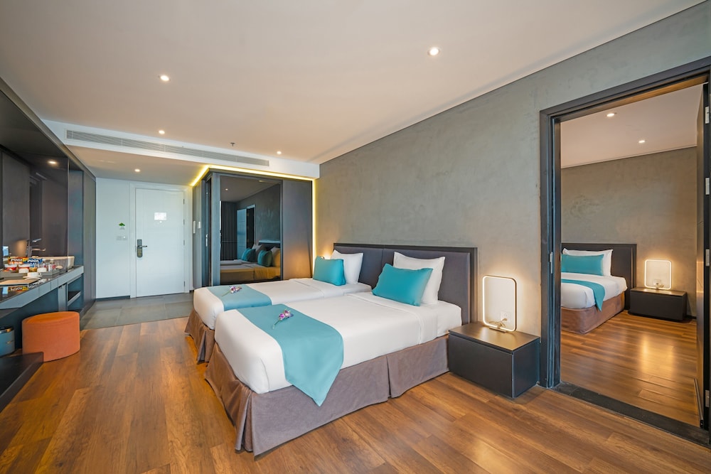 Two Bedroom Family with Sea View