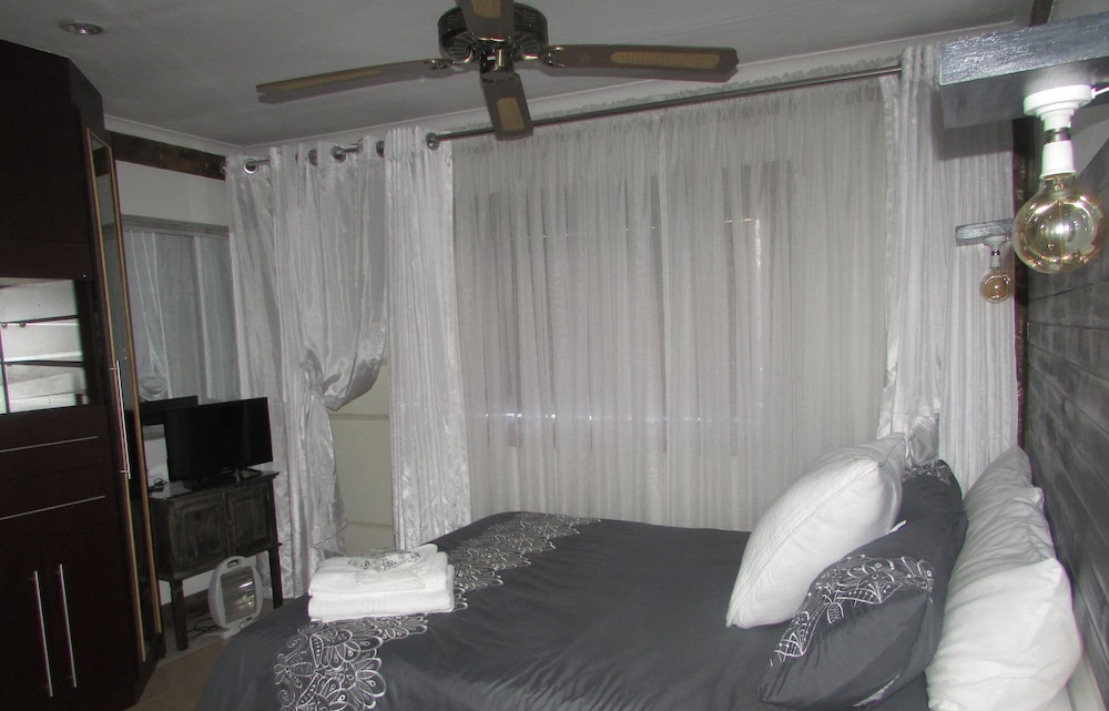 Room (3) photo 1