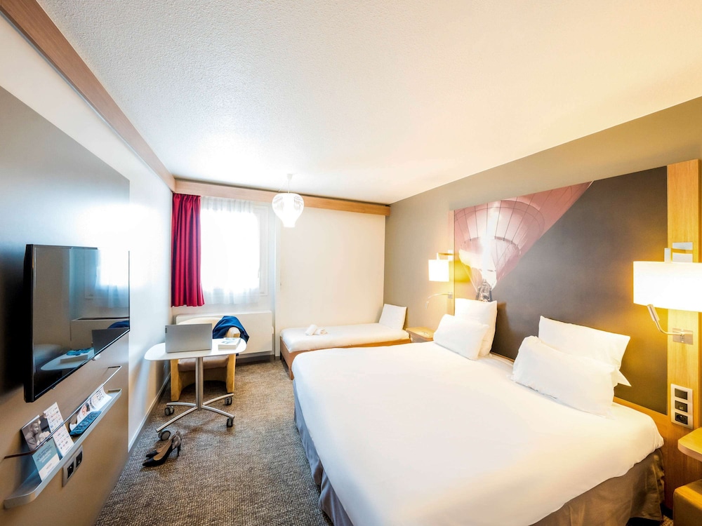 Classic Room, Multiple Beds - Photo 4