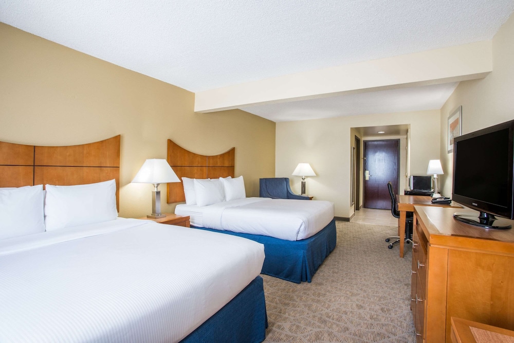 Room, 2 Queen Beds, Accessible, Non Smoking (Mobility,Hearing,Tub w/Grab Bars)