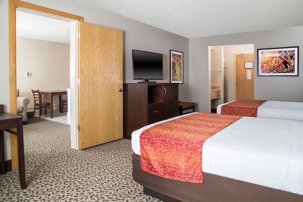 Family Suite, 2 Queen Beds photo 2