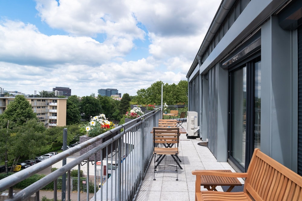 Design Penthouse, City View - Photo 11