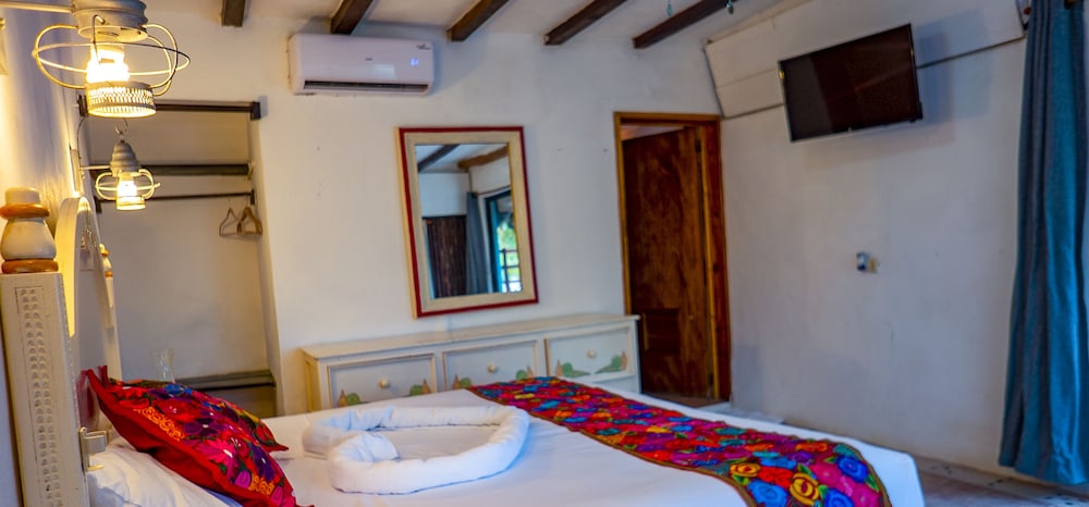 Comfort Cabin, 1 King Bed, Ensuite, Beachside photo 3