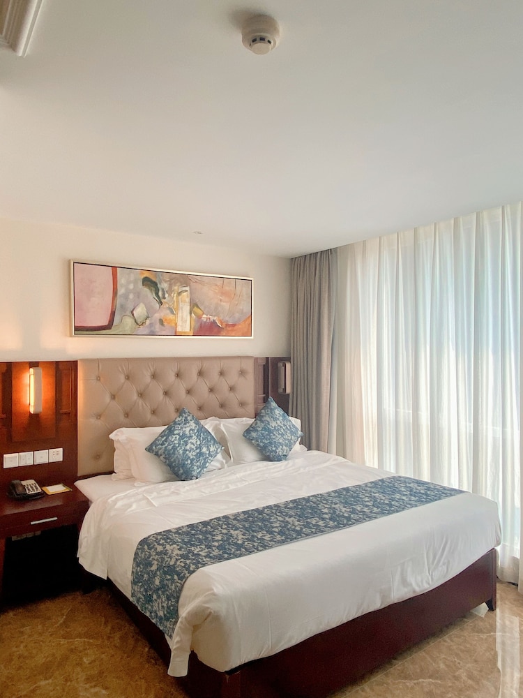 Room (Refined) photo 2