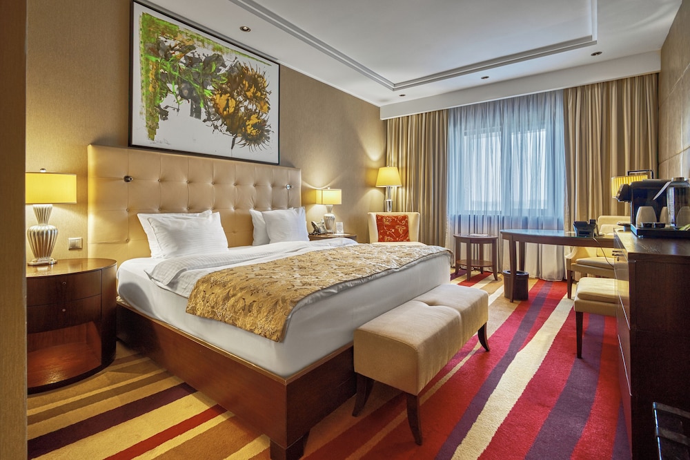 Deluxe King or Double Room, 1 King Bed, Forest View