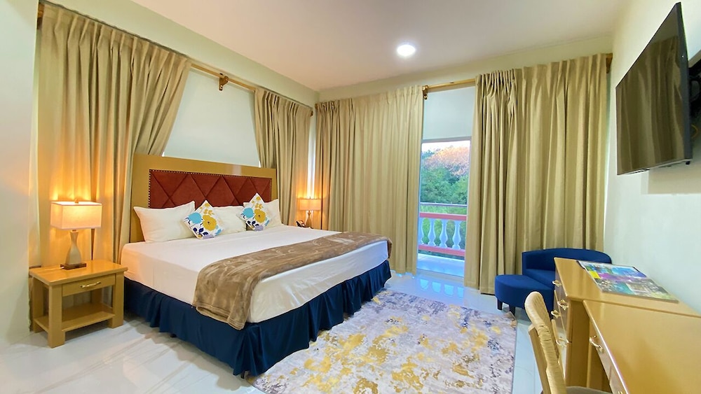 Classic Deluxe Hillside Room with Kitchen