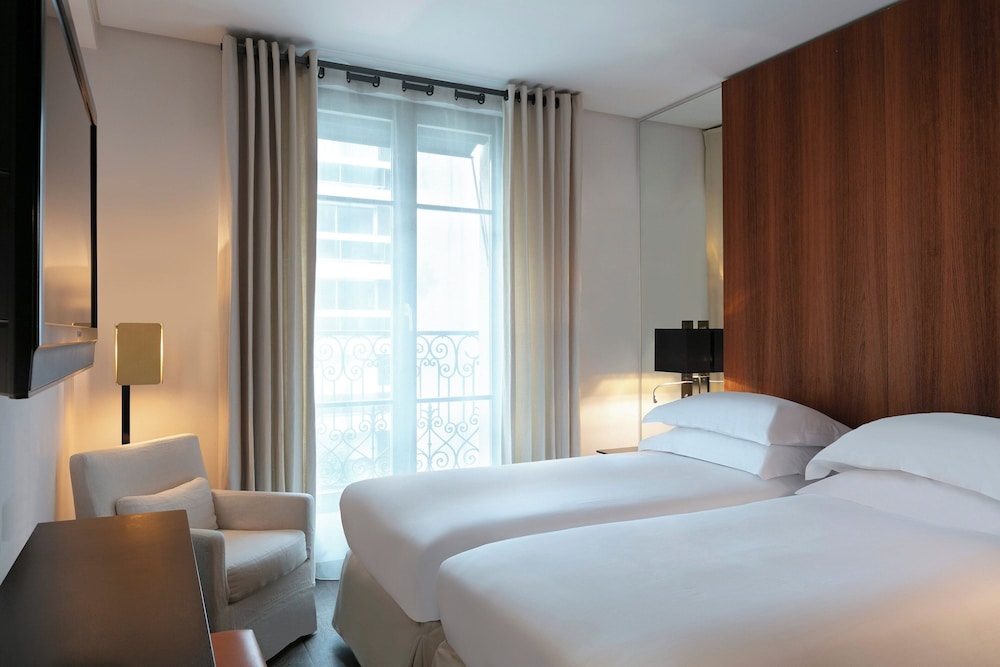 Room, 1 Queen Bed (View)